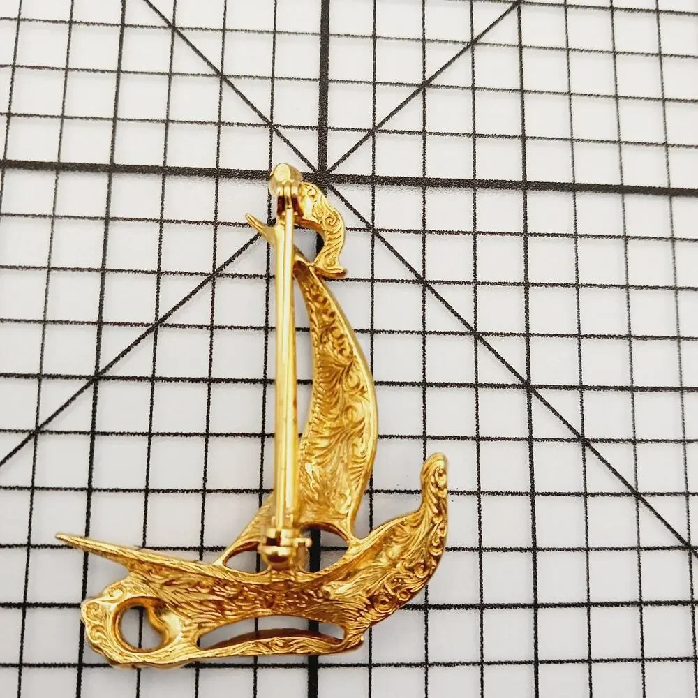 Brooch Pin VTG Sailboat Yacht Nautical Rhinestone Enamel Faux Pearl Gold Tone 90